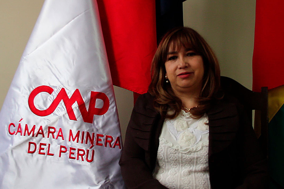 Boliviana Anahí Aguilar aprobó la sustentación de su tesis de maestría UTO-Camiper