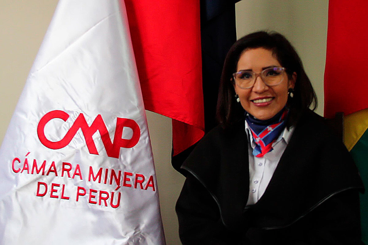 Abogada Ivette Morales aprobó su sustentación de tesis de Maestría UTO-Camiper