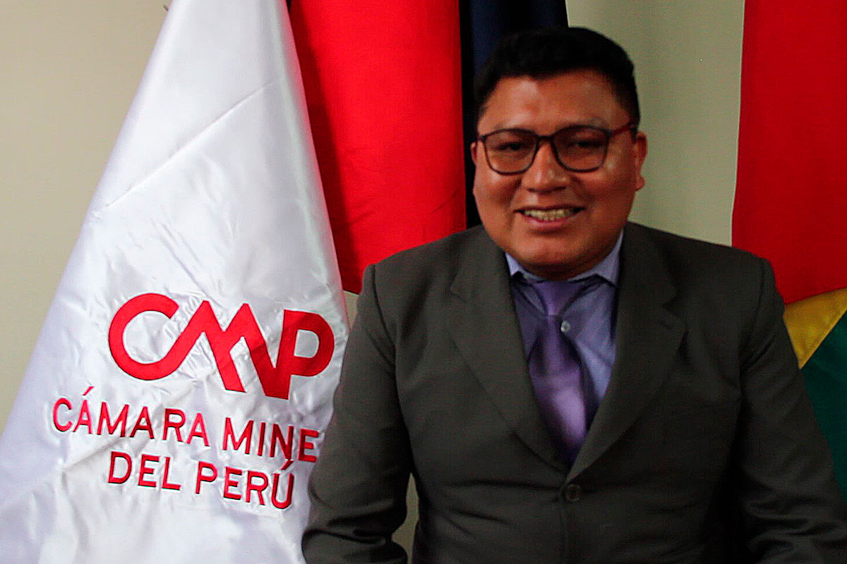 Alumno de la Maestría UTO-Camiper en Derecho Minero Johnny Ruiz aprobó la sustentación de su tesis