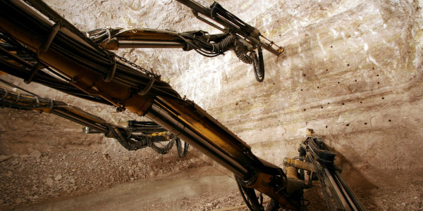 Perforación y Voladura en <span style='color: #8c1515;'>Minería Subterránea</span>