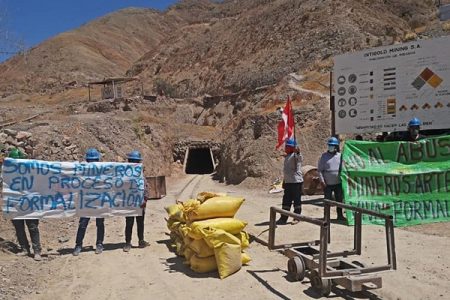 Mineros afectados por atentado en socavón